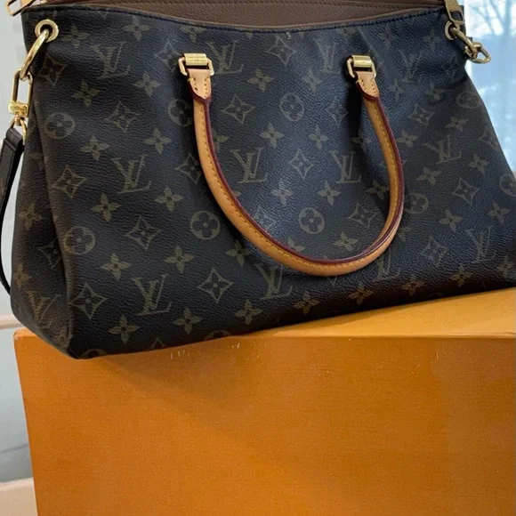 Louis Vuitton Brown and Tan Monogram Shoulder Bag - Picture 9 of 10